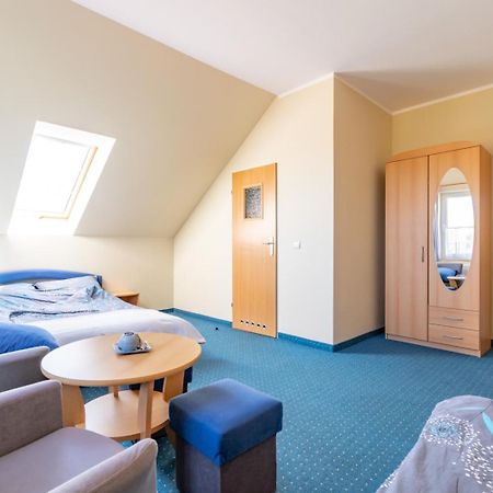 Pod Platanem Hotel Rowy  Eksteriør billede