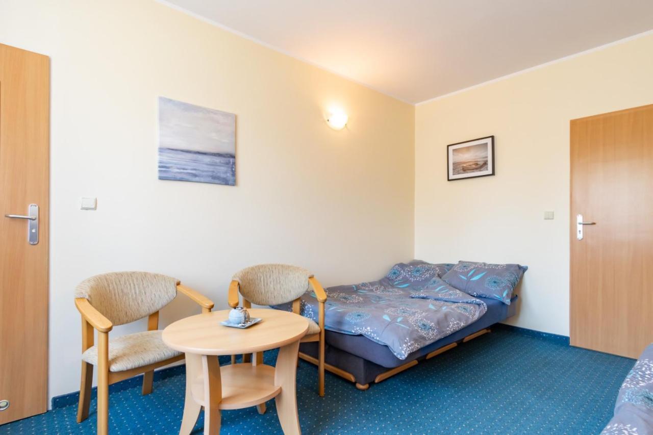 Pod Platanem Hotel Rowy  Eksteriør billede
