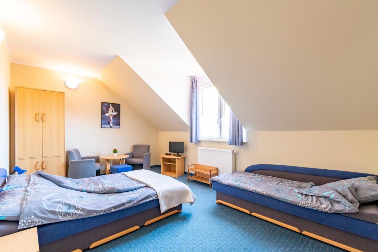 Pod Platanem Hotel Rowy  Eksteriør billede