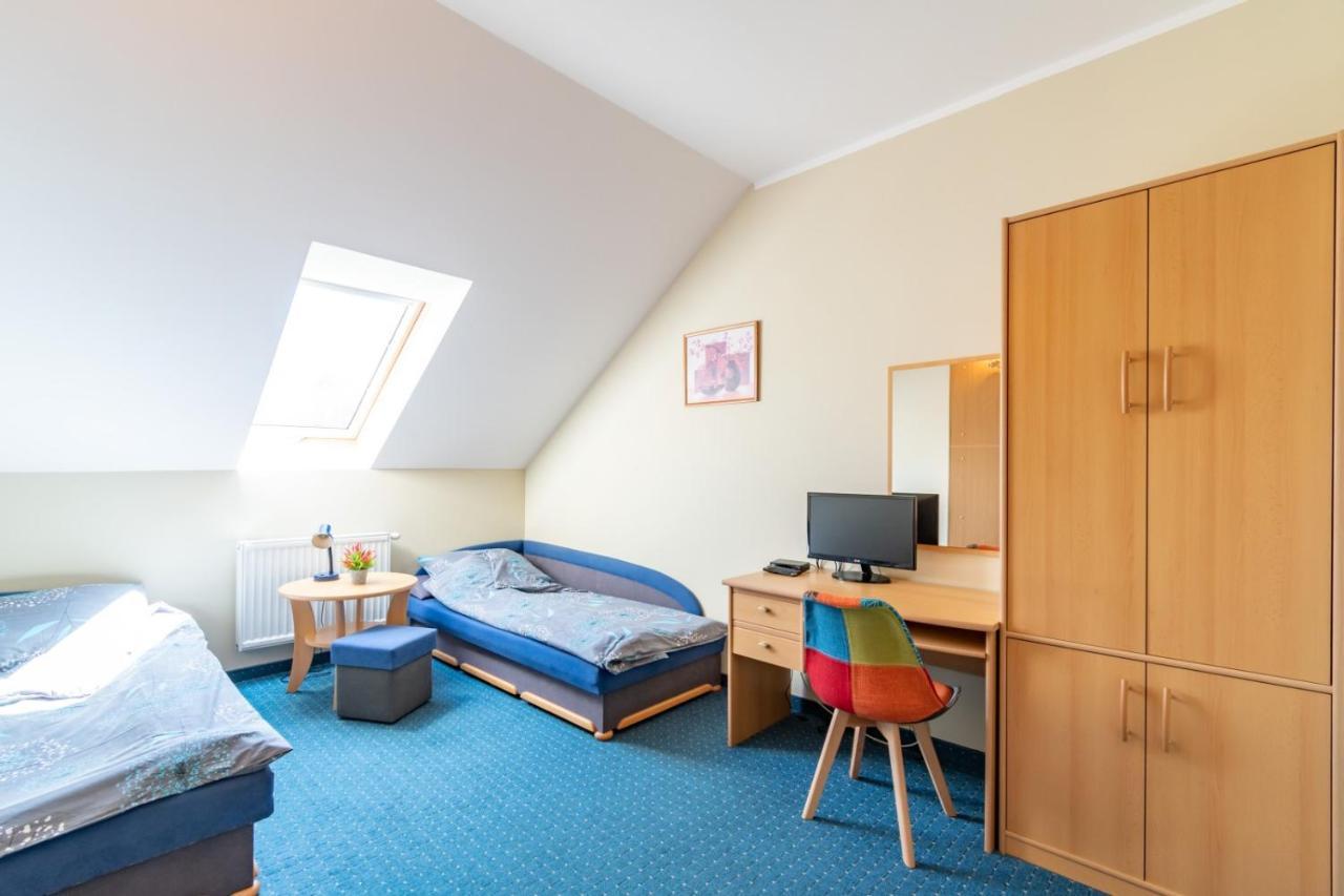 Pod Platanem Hotel Rowy  Eksteriør billede