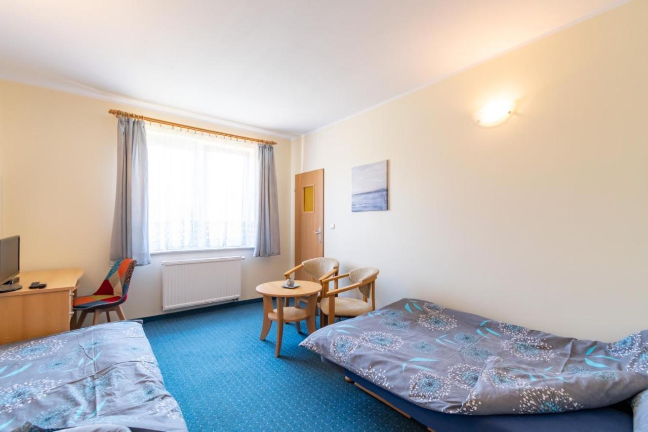 Pod Platanem Hotel Rowy  Eksteriør billede