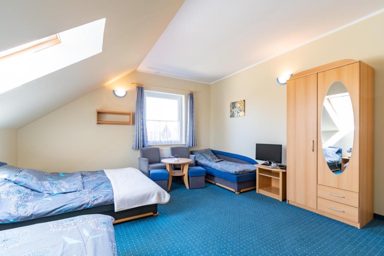 Pod Platanem Hotel Rowy  Eksteriør billede