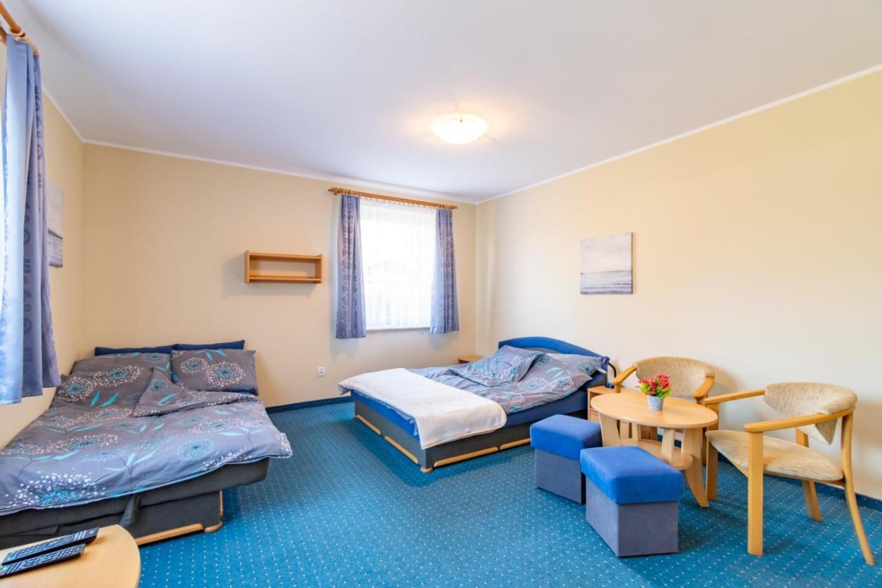 Pod Platanem Hotel Rowy  Eksteriør billede