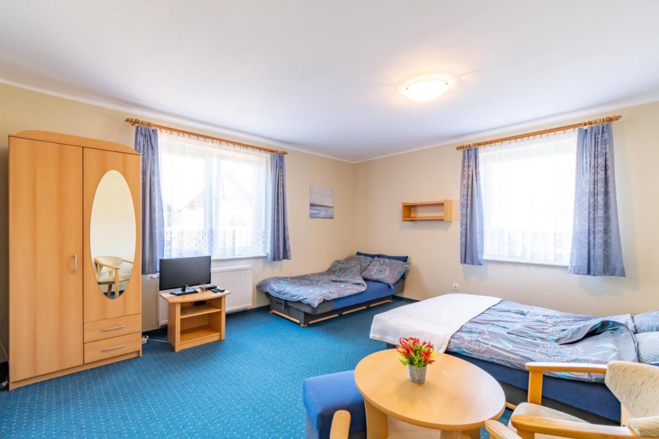 Pod Platanem Hotel Rowy  Eksteriør billede